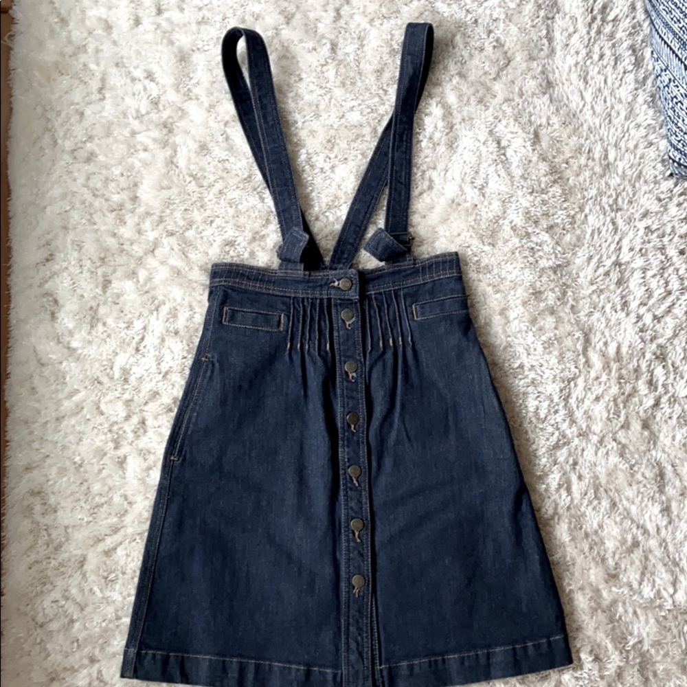 Demin skirt with straps.